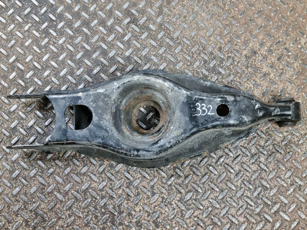 Rear upper control arm/wishbone