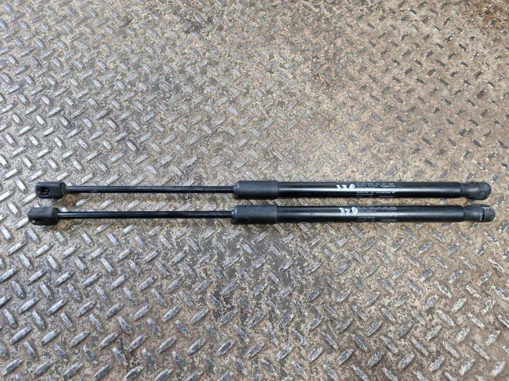 Siłownik maski 32206883