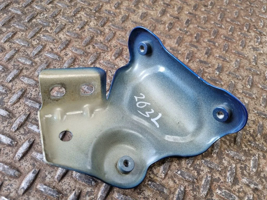 Fender mounting bracket 6V0821141
