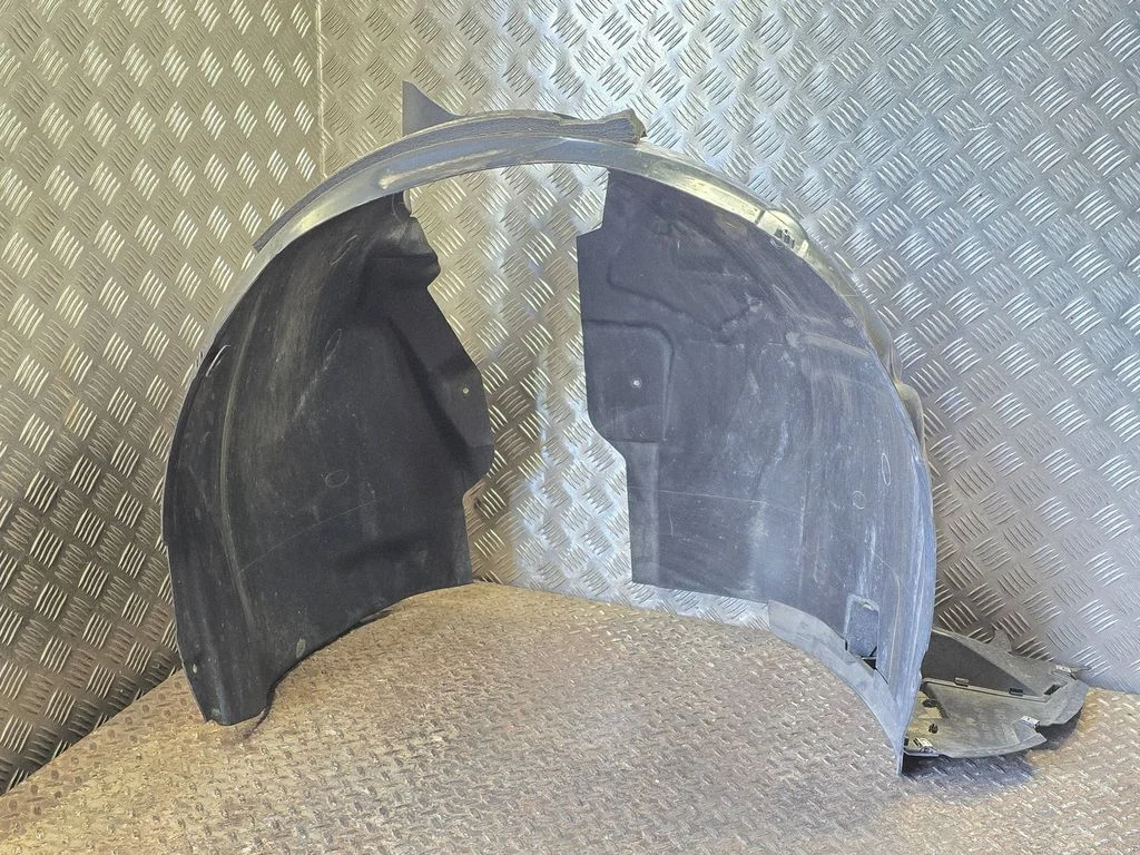 Front wheel arch liner splash guards 83A821172