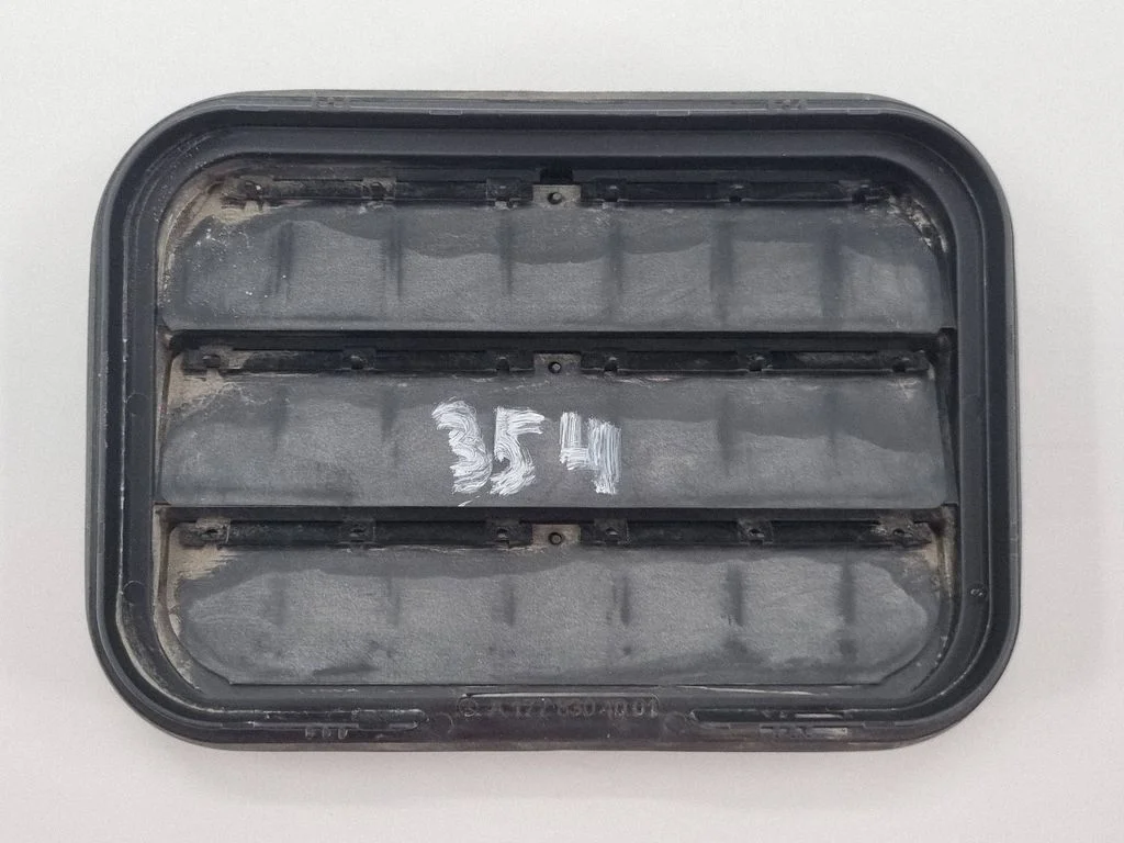Quarter panel pressure vent A1778304001