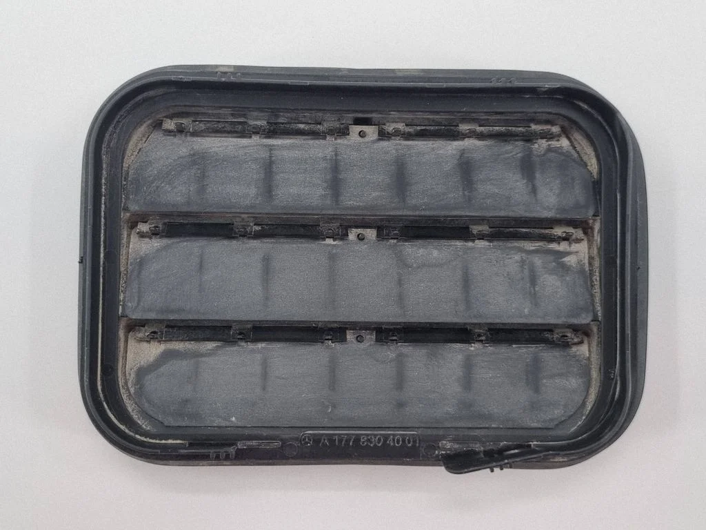 Quarter panel pressure vent A1778304001