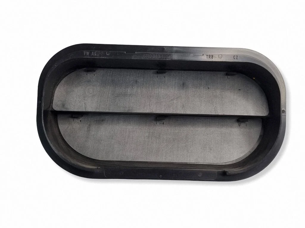 Quarter panel pressure vent 6R0819465C