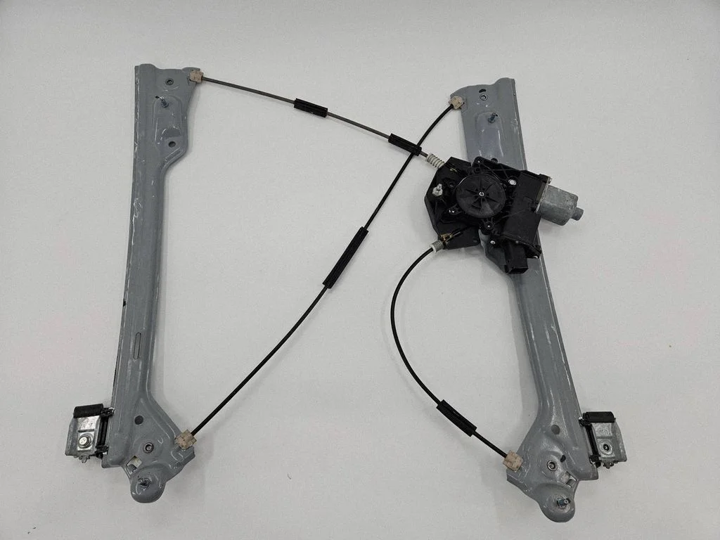 Esiukse elektriline aknatõstuk mootoriga 0130822882 – Cadillac Escalade IV (2014-2020)