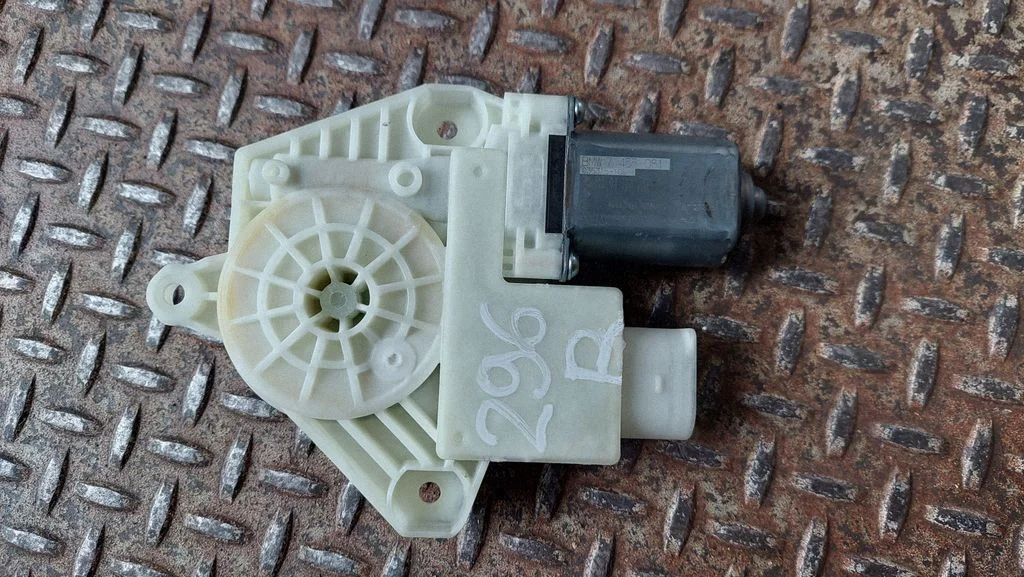 Front door window regulator motor 7455081