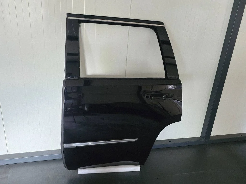 Tagauks – Cadillac Escalade IV (2014-2020), vasak