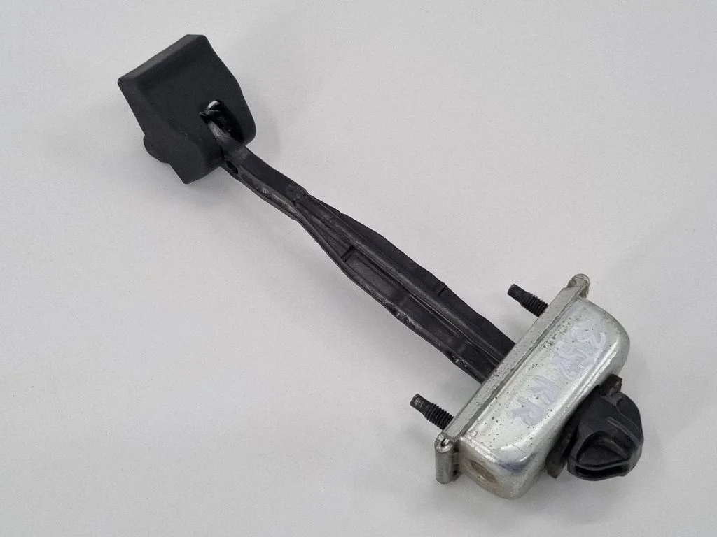 Tagaukse avamispiiraja – Cadillac Escalade IV (2014-2020), parem
