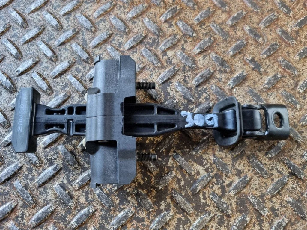 Rear door check strap stopper – BMW 3 Series G20 G21 (2019-)