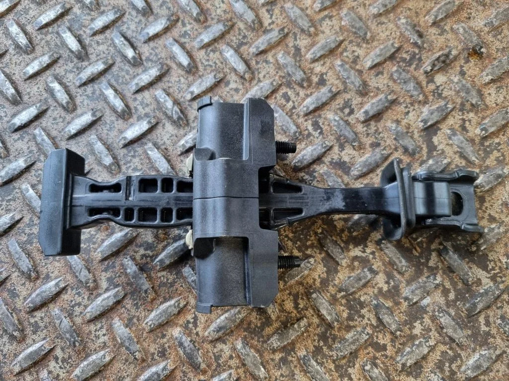 Rear door check strap stopper – BMW 3 Series G20 G21 (2019-)