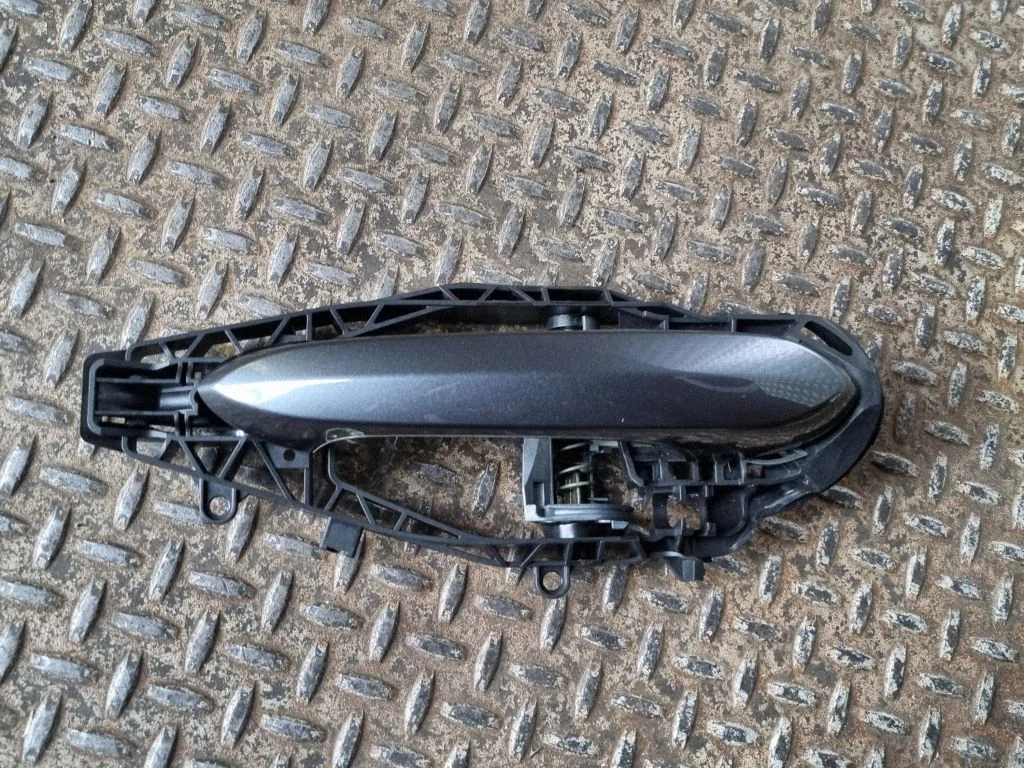 Tagaukse välimine käepide 9881777