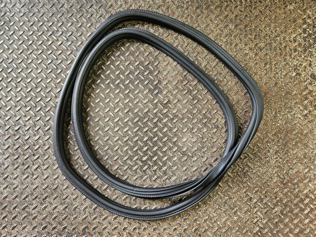 Rear door rubber seal (on body) 83A833721C