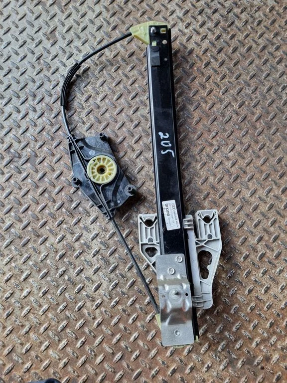 Aizmugurējā el. loga pacēlāja mehānisms bez motoriņa 8K0839462A