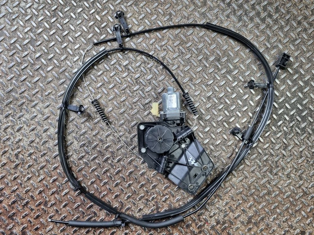 Rear door window regulator with motor 513353AB