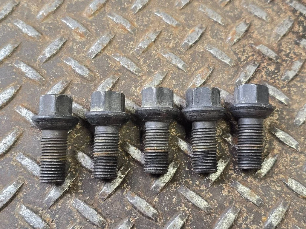 Nuts/bolts