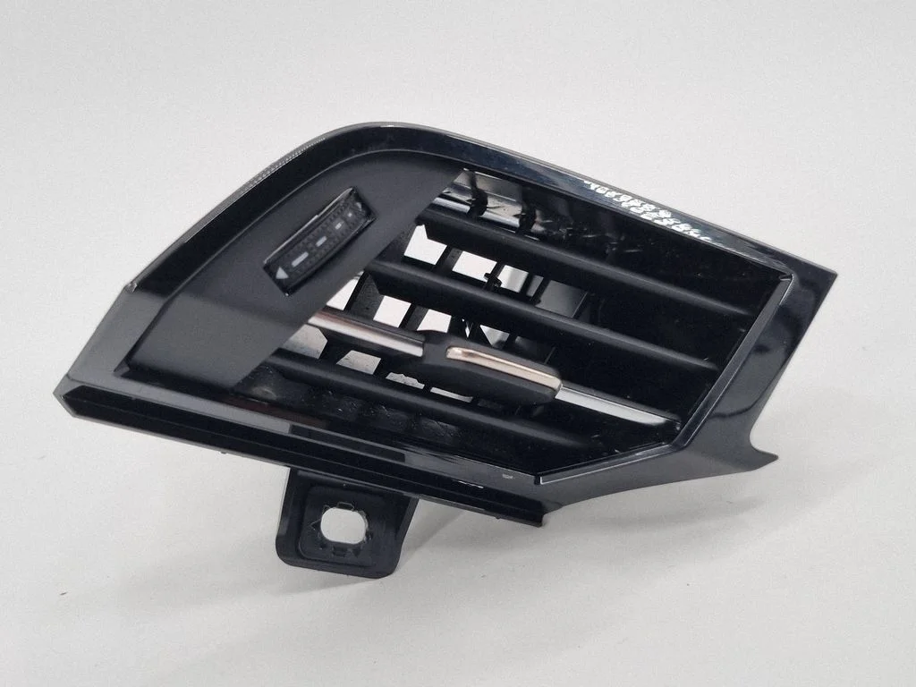 Armatuurlaua külje õhutusresti kate – Audi RS Q3 (2019-)