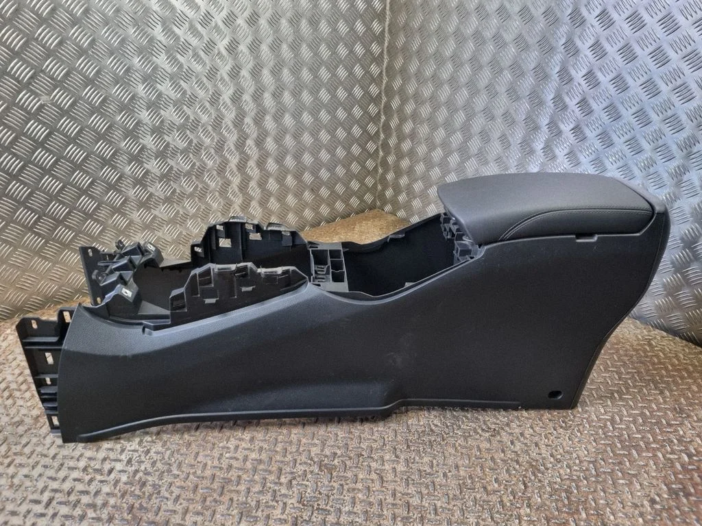 Keskkonsool – Nissan Qashqai (2014-2016)