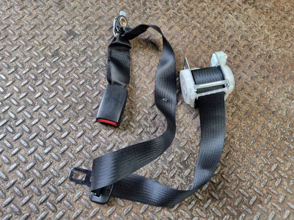 Middle seatbelt (rear) 5UZ261X9AB