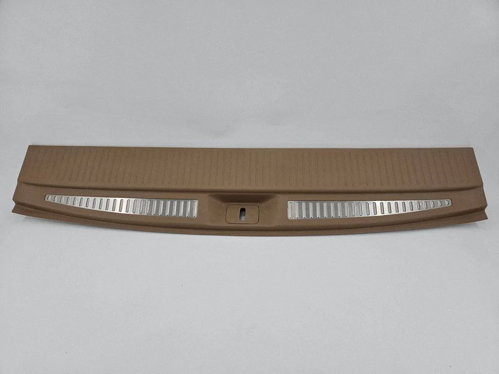 Pagasiruumi läve kaitseviimistlus 22826478 – Cadillac Escalade IV (2014-2020)