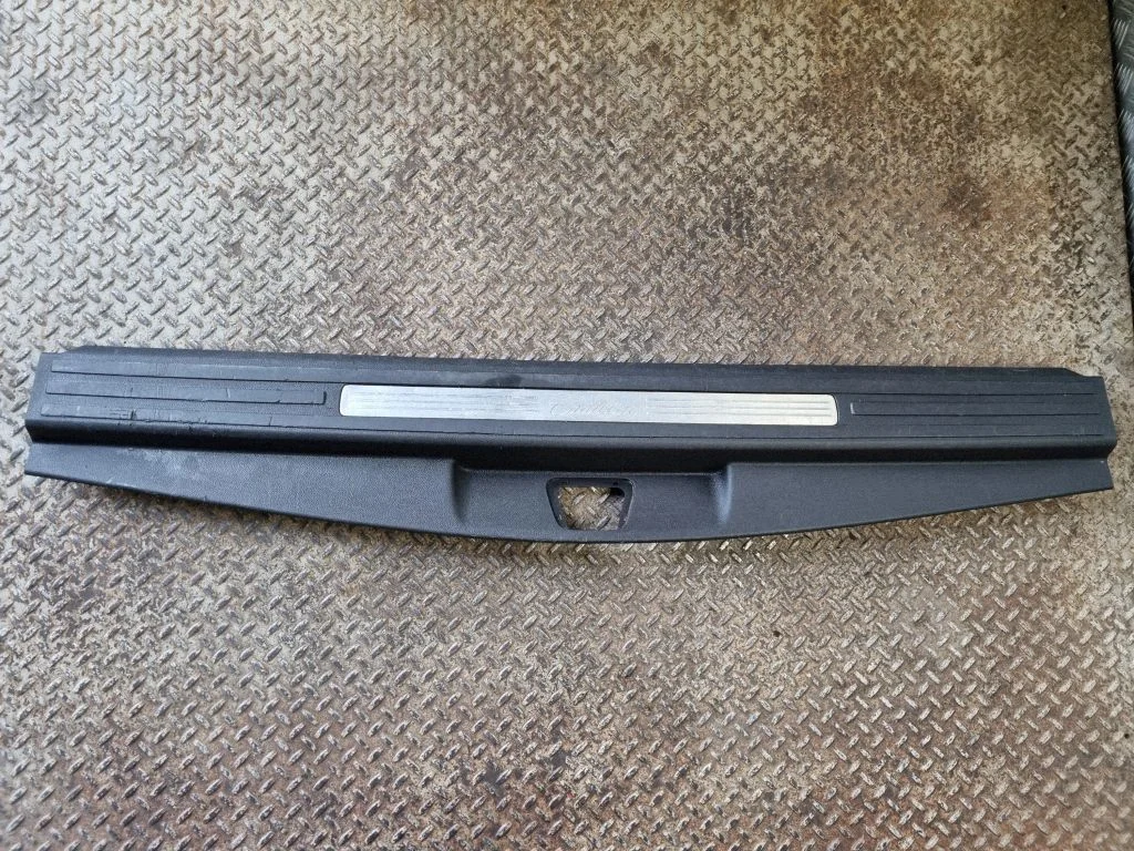 Trunk/boot sill cover protection 15242386