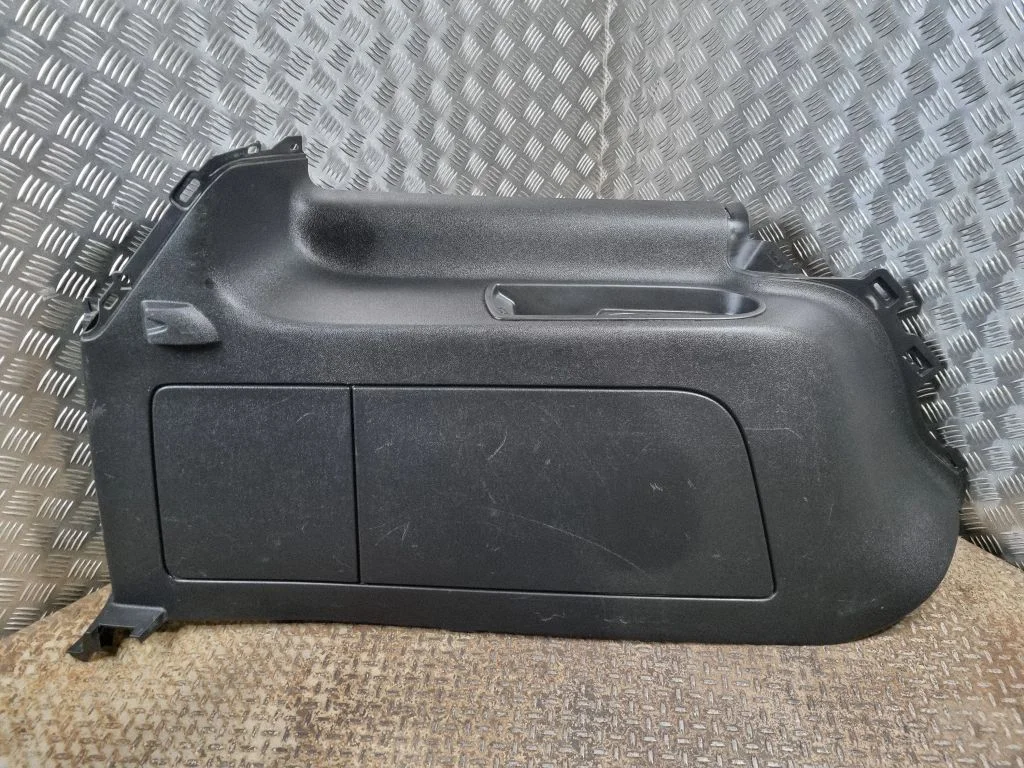 Trunk/boot side trim panel 15885779