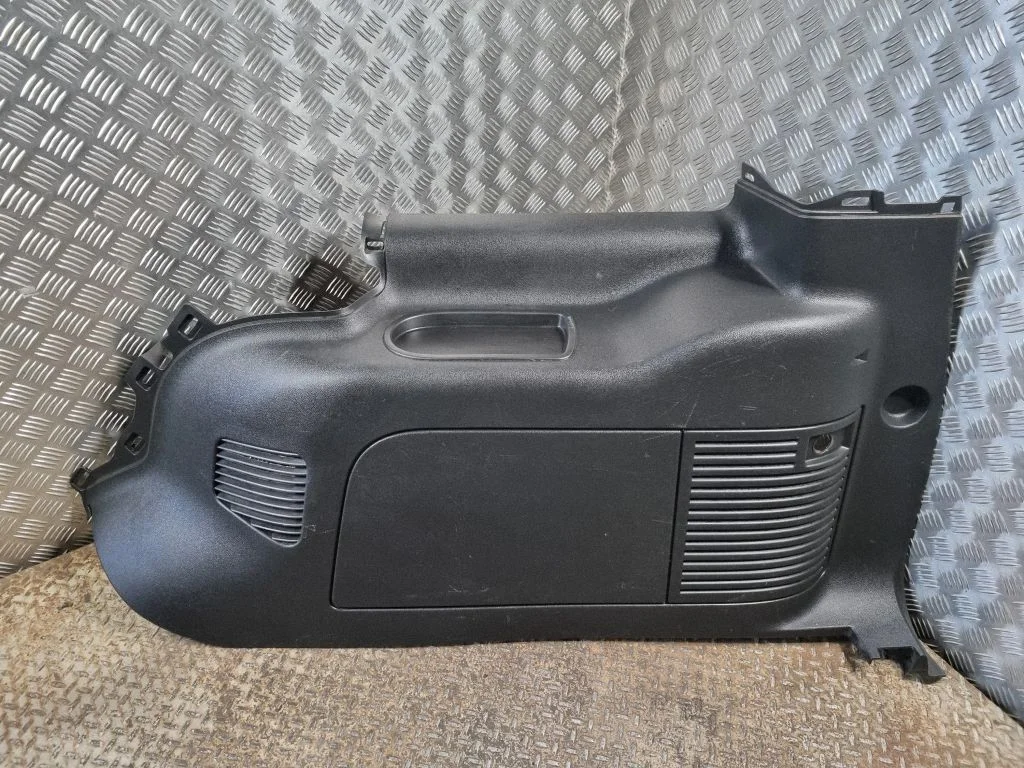 Trunk/boot side trim panel 15924057