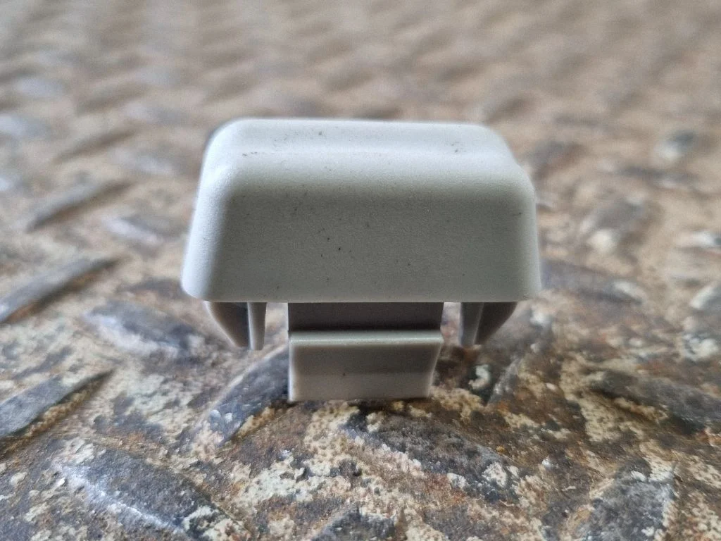 Sun visor clip/hook/bracket – Tesla Model Y (2020-)