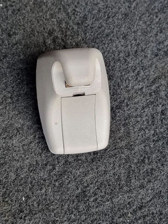 Sun visor clip/hook/bracket 7227032