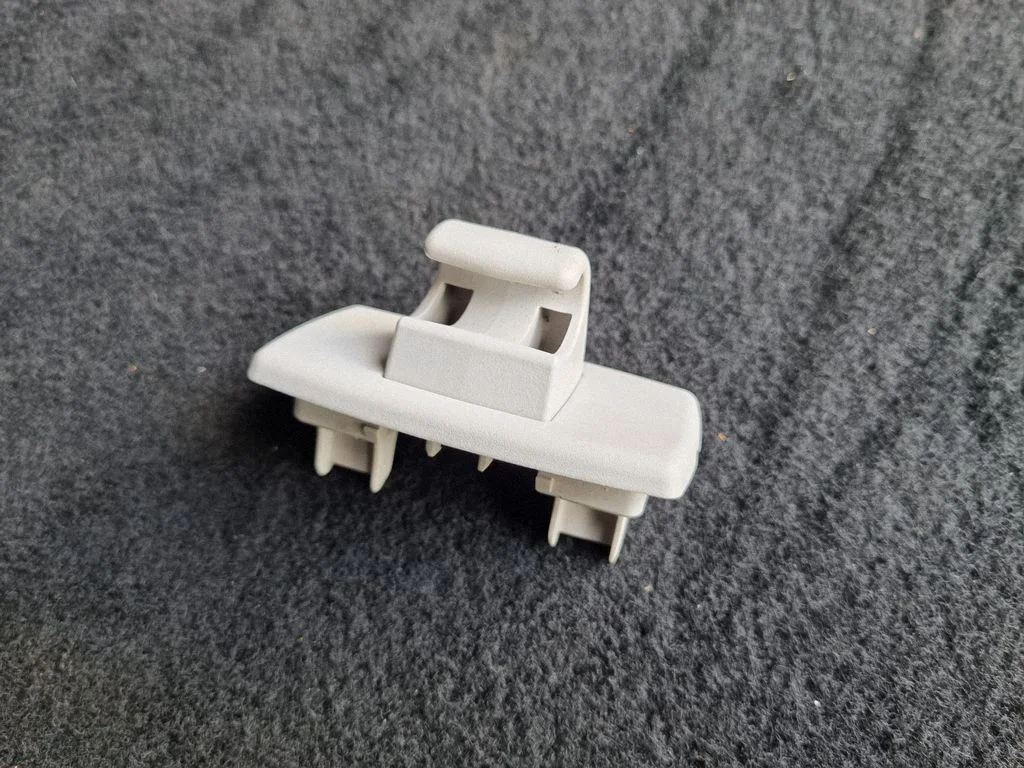Sun visor clip/hook/bracket A2468100012
