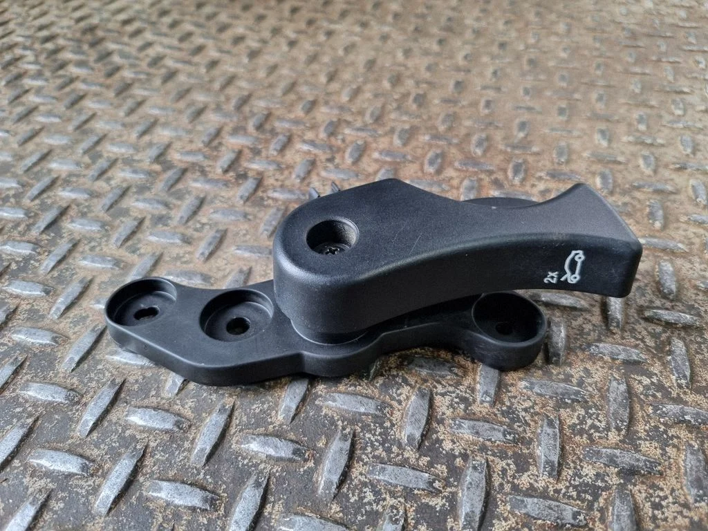 Engine bonnet (hood) release handle 7326517