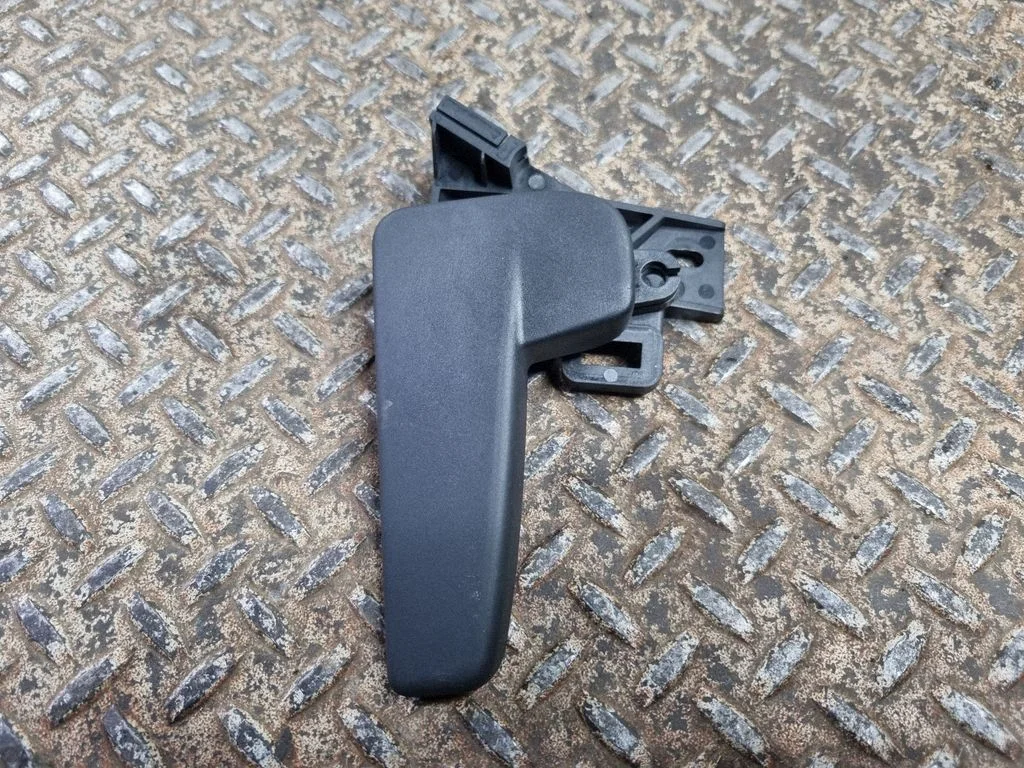 Engine bonnet (hood) release handle 517823633B