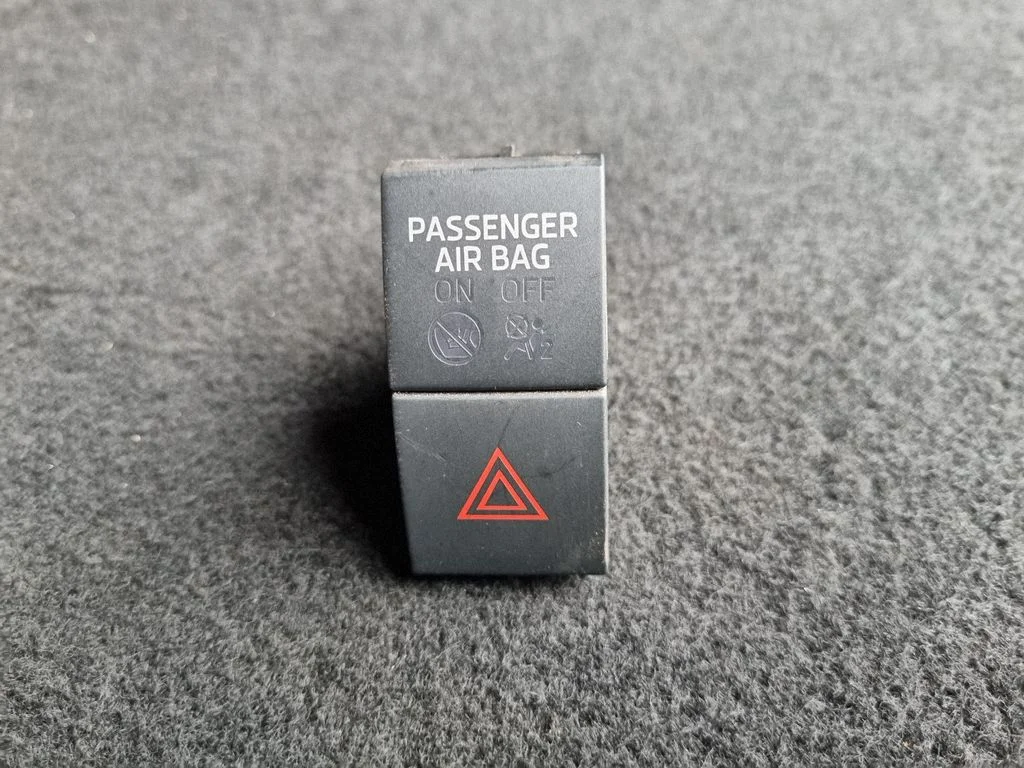 Hazard light switch 3V0953507