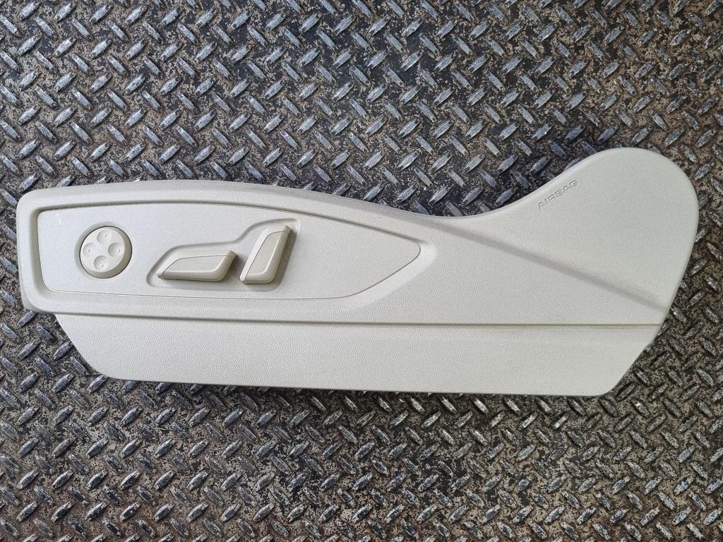 Seat control switch 80A881325