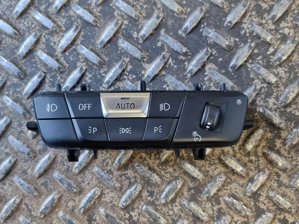 Light switch 9461144