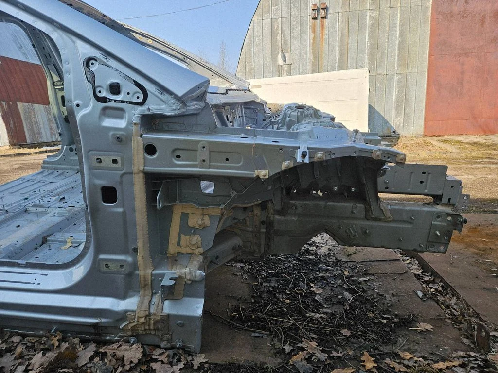 Front quarter panel – right