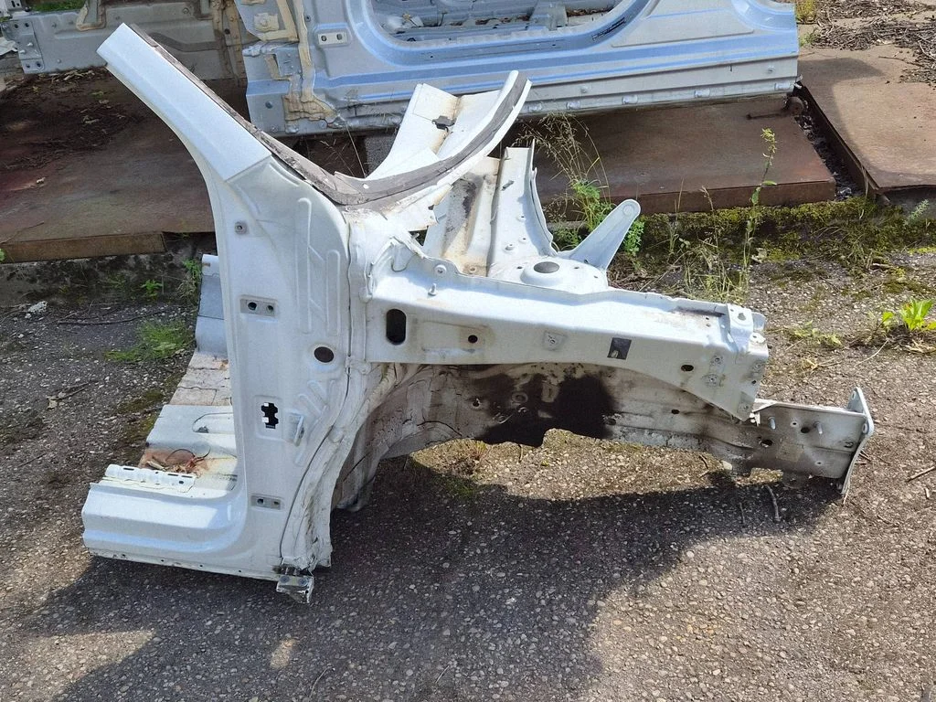 Front quarter panel – right
