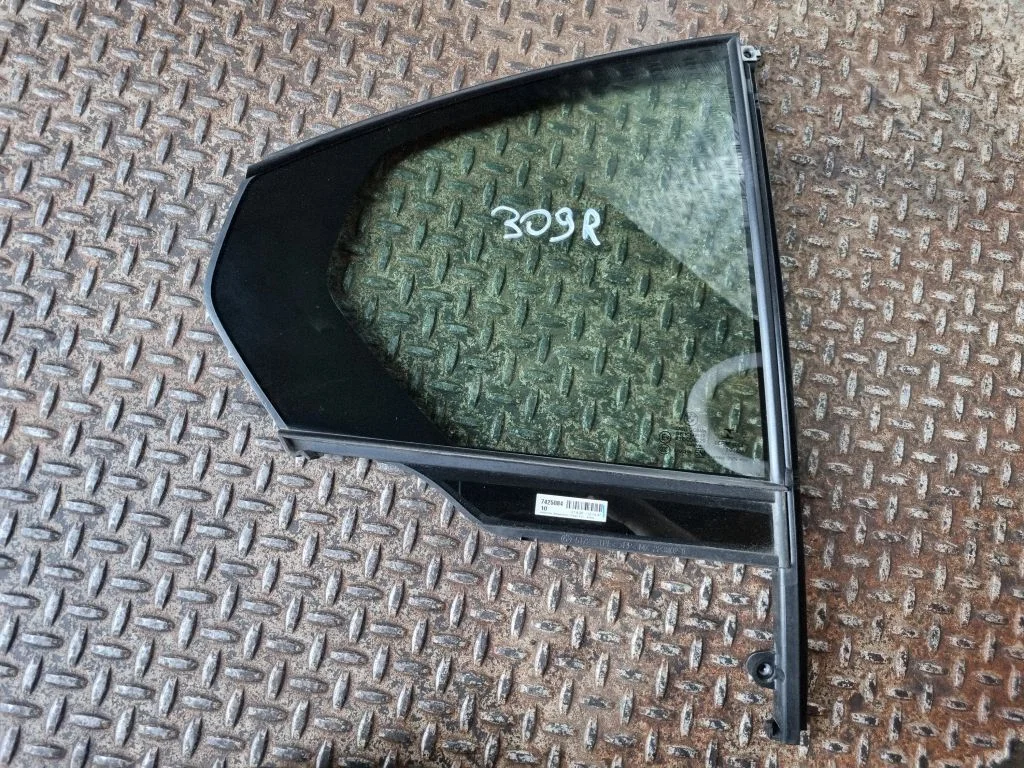 Rear vent window glass 7425084