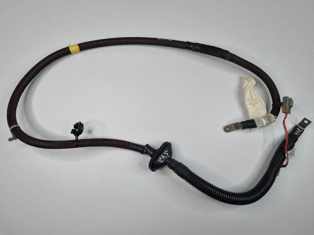 Positive cable (battery) – Jeep Grand Cherokee (2010-2021)
