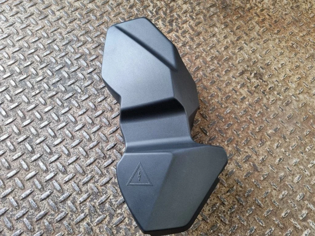 Fuse box cover 8599279