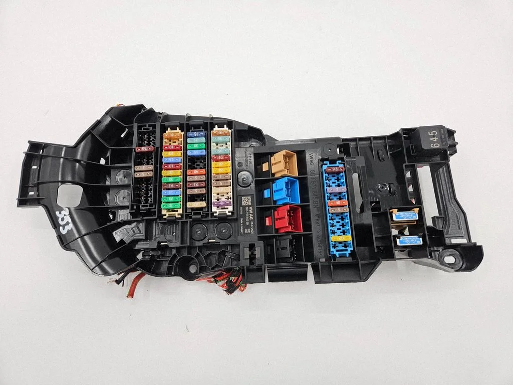 Drošinātāju bloks 8B3971845BN