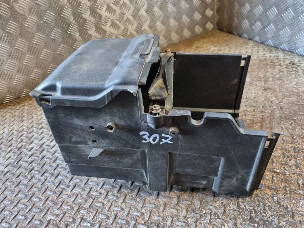 Battery box tray – Ford Focus (2010-2017)