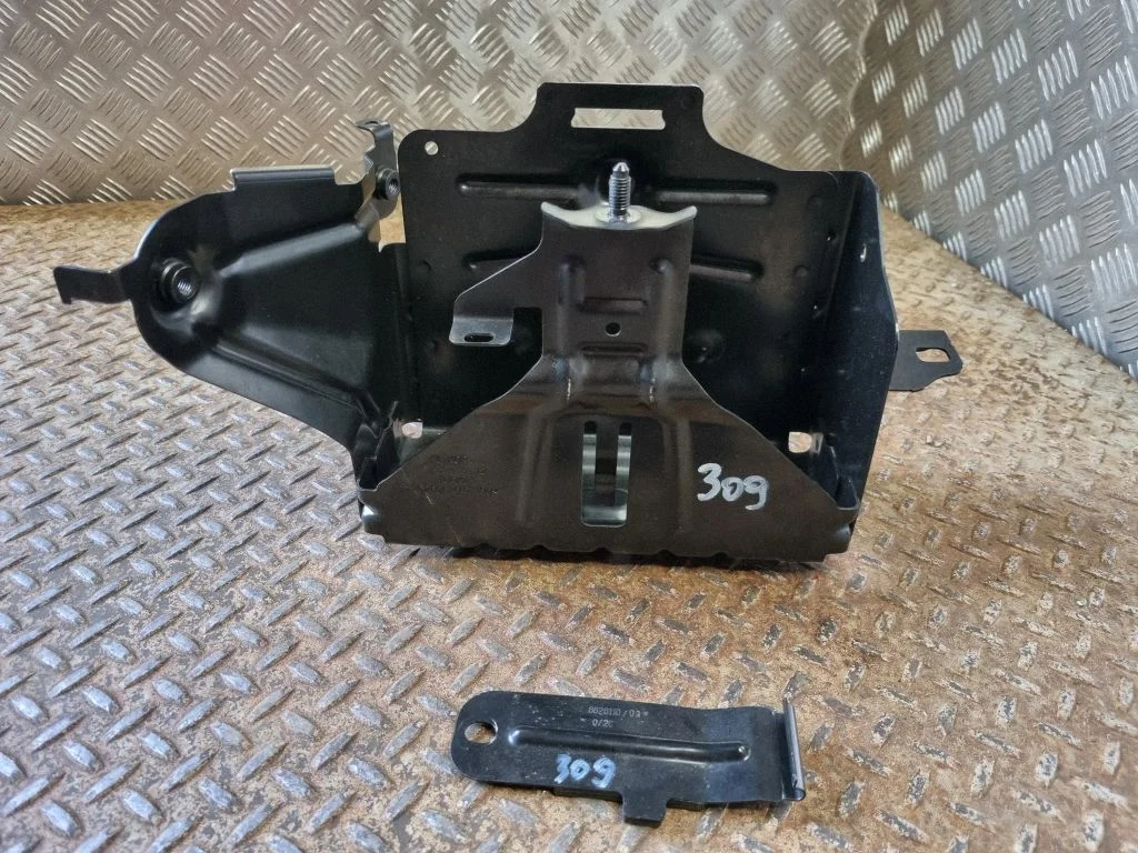 Battery bracket 6832935