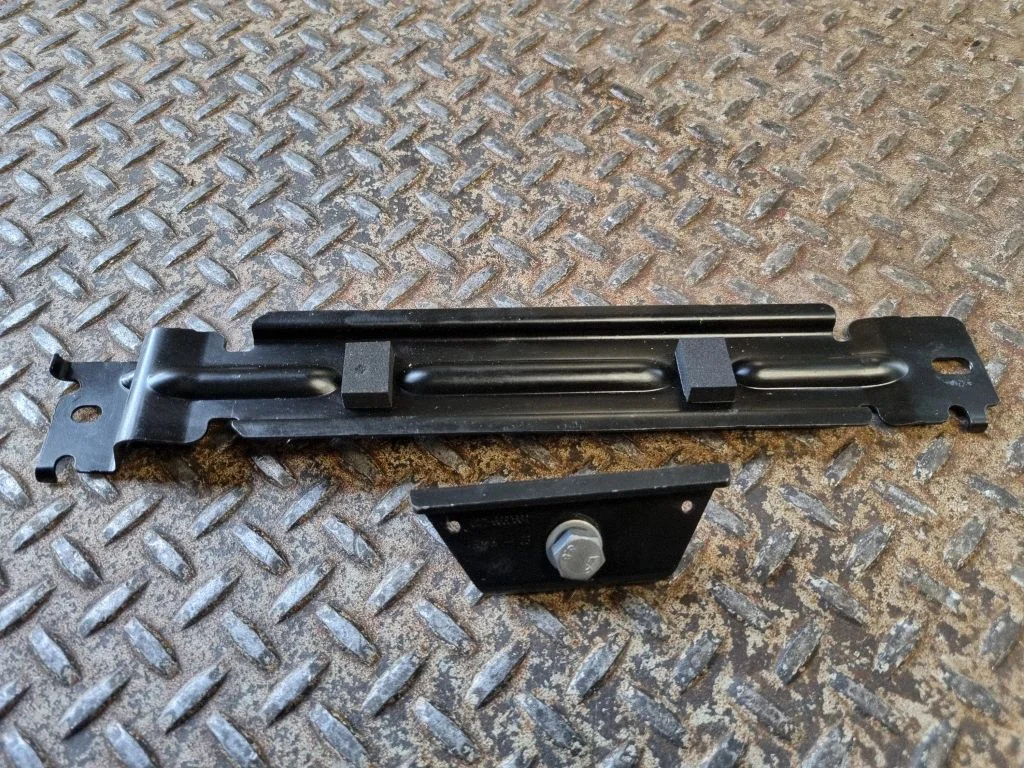 Battery bracket 6994489