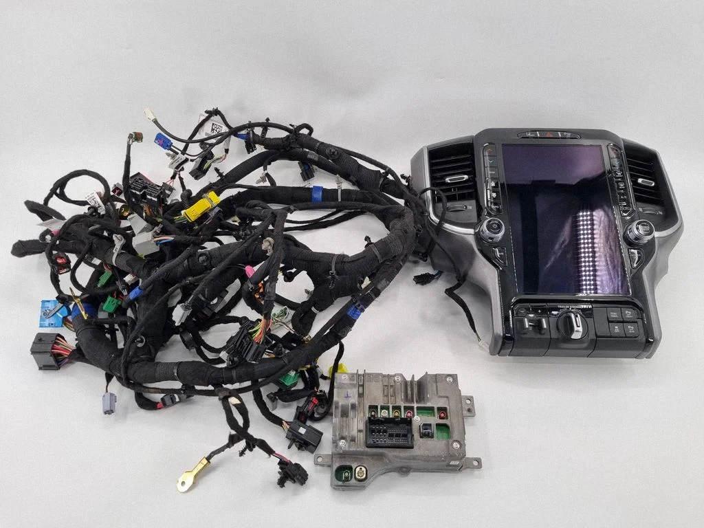 Radio, odtwarzacz CD/DVD, nawigacja 6EZ155X9AE – Ram 1500 DT (2018-)