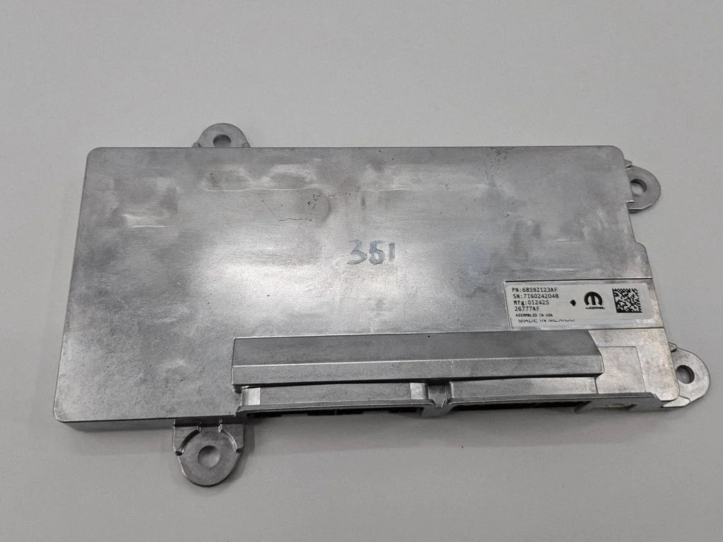 Helivõimendi 68592123AF