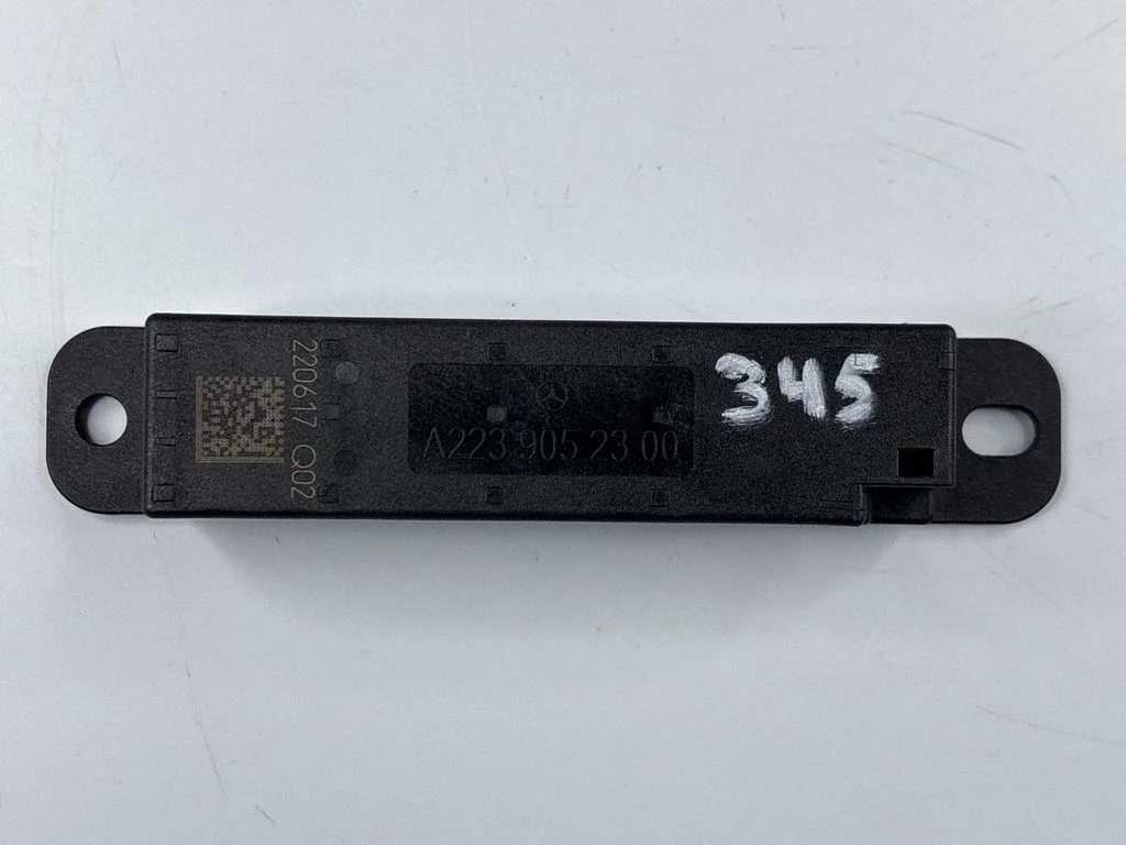 Antenas pastiprinātājs – Mercedes-Benz EQS V297 (2021-)