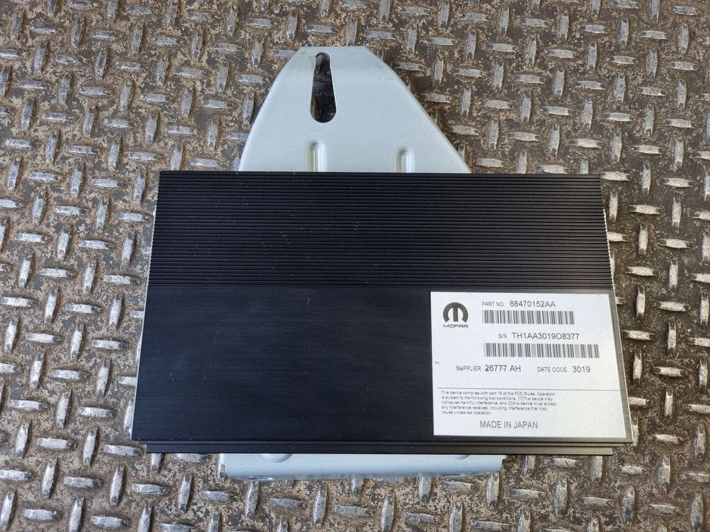 Wzmacniacz audio 68470152AA