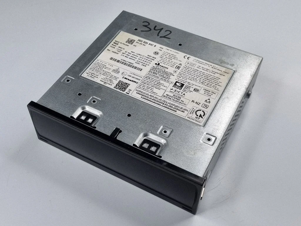 Radio/CD/DVD/GPS head unit 3G5035842B