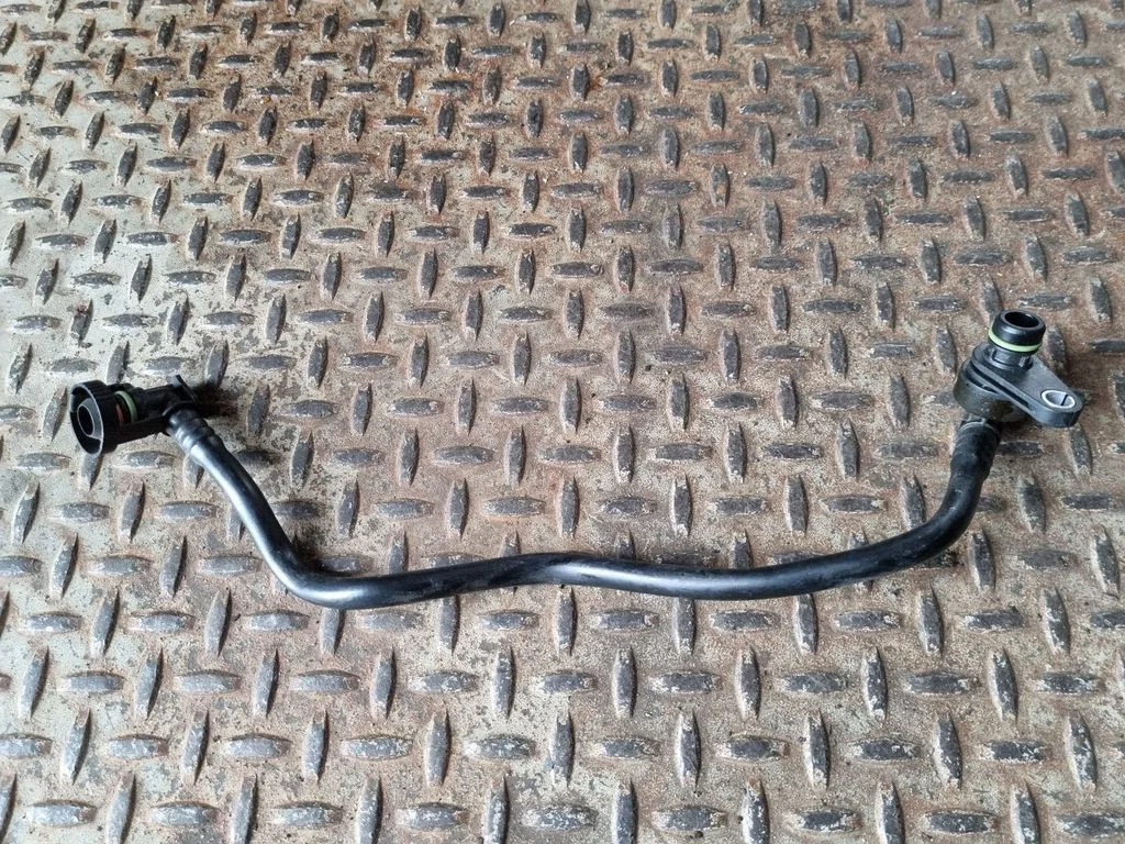 Karteriventilatsioon/-toru(d)/-voolik(ud) – Mercedes-Benz C-klass W205 (2014-2021)