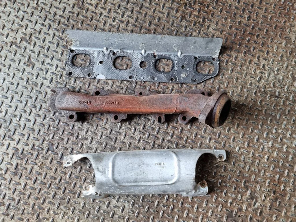 Exhaust manifold 68045559AB