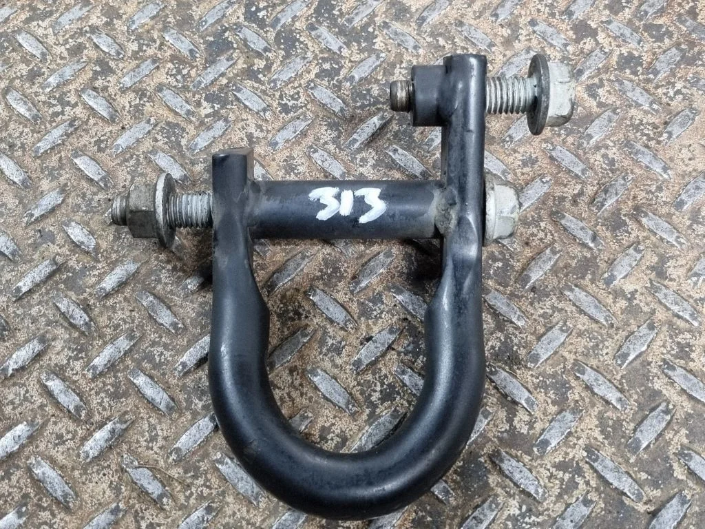 Towing hook eye